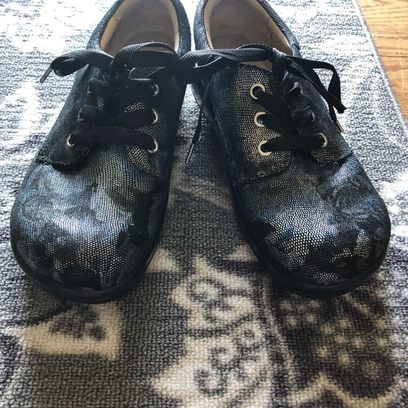 Algeria Shoes - Picture 3 of 5